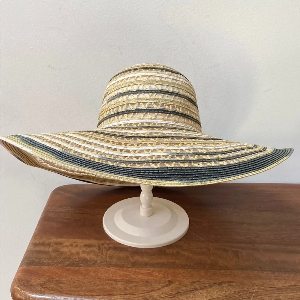 Stylish Wide Brim Striped Hat